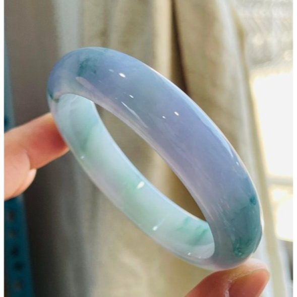 天然A貨緬甸玉 冰種濃春彩飄花正圈翡翠平安鐲55 17.5圍 濃郁茄紫紅紫 滿滿藍綠花點綴 附台証-細節圖3