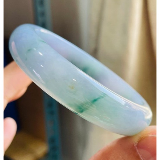 天然A貨緬甸玉 冰種濃春彩飄花正圈翡翠平安鐲55 17.5圍 濃郁茄紫紅紫 滿滿藍綠花點綴 附台証-細節圖5