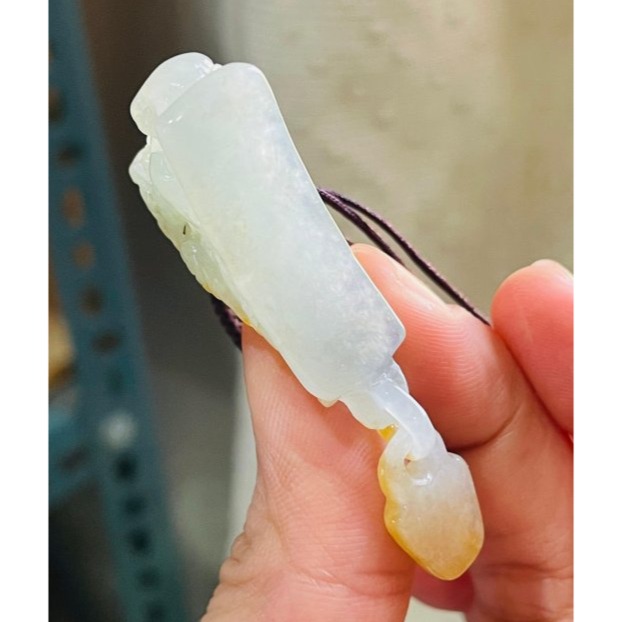 天然A貨緬甸玉 冰潤金黃雙彩手工鏤空巧雕飛天貔貅翡翠玉墜 起冰黃霧層帶冰綠肉 飛天遁地黃金貔貅-細節圖7