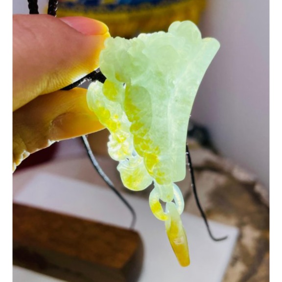 天然A貨緬甸玉 冰潤金黃雙彩手工鏤空巧雕飛天貔貅翡翠玉墜 起冰黃霧層帶冰綠肉 飛天遁地黃金貔貅-細節圖8