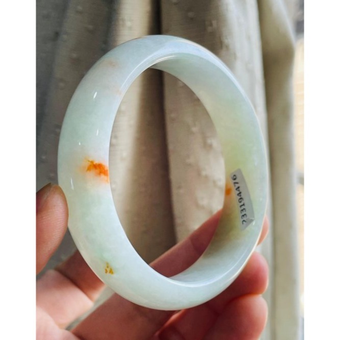 天然A貨緬甸玉 細潤橘紅桂花糕灑金寬條翡翠平安鐲57 18圍 扎實細肉淡綠底色 帶鮮豔灑金-細節圖3