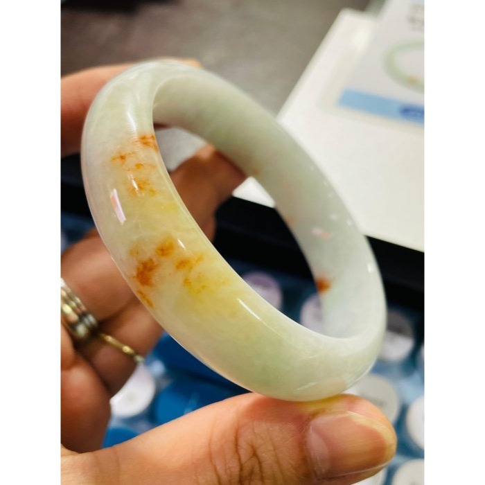 天然A貨緬甸玉 細潤橘紅桂花糕灑金寬條翡翠平安鐲57 18圍 扎實細肉淡綠底色 帶鮮豔灑金-細節圖9