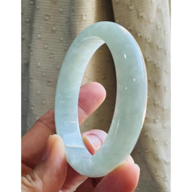 天然A貨緬甸玉 細潤藍綠翡翠平安鐲55 17.5圍 起冰滿色果綠 色滿勻稱 厚條正圈版型-細節圖4