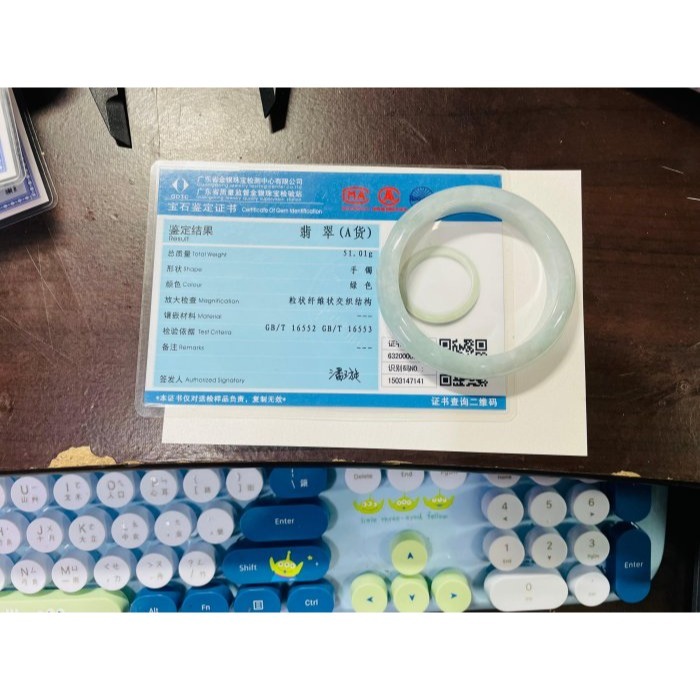 天然A貨緬甸玉 細潤藍綠翡翠平安鐲55 17.5圍 起冰滿色果綠 色滿勻稱 厚條正圈版型-細節圖10