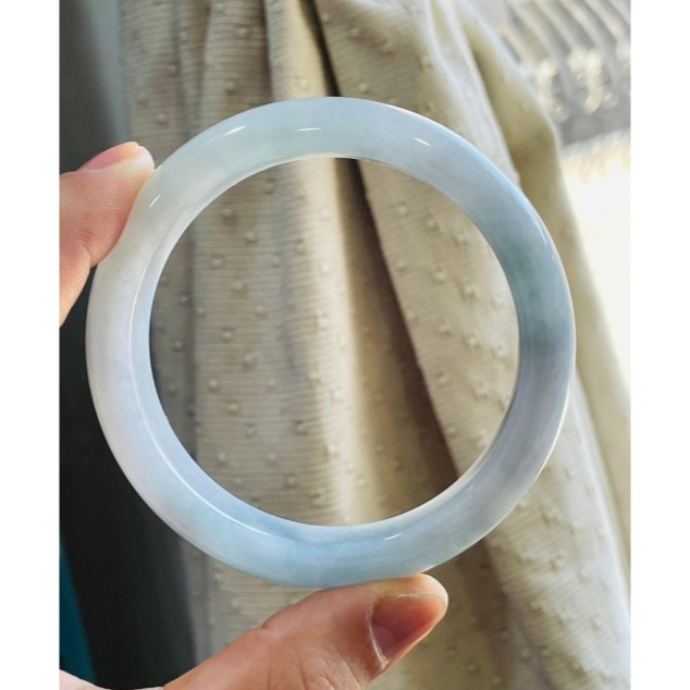 天然A貨緬甸玉 膠潤藍紫飄花厚條翡翠平安鐲59.4 19圍 芙蓉膠潤底妝 藍紫過渡灰白相間-細節圖2