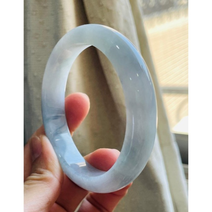 天然A貨緬甸玉 膠潤藍紫飄花厚條翡翠平安鐲59.4 19圍 芙蓉膠潤底妝 藍紫過渡灰白相間-細節圖3