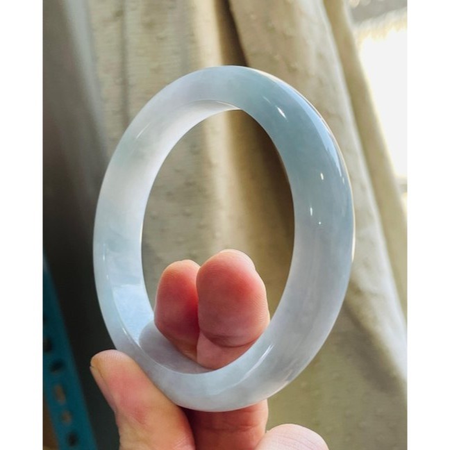 天然A貨緬甸玉 膠潤藍紫飄花厚條翡翠平安鐲59.4 19圍 芙蓉膠潤底妝 藍紫過渡灰白相間-細節圖5