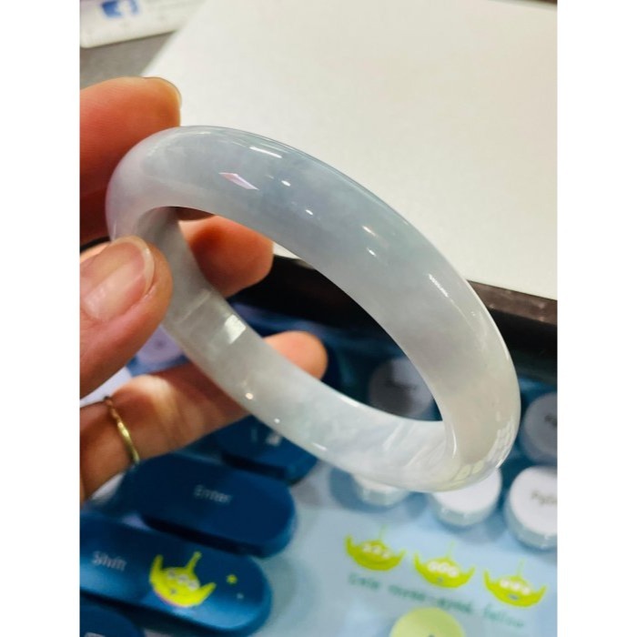 天然A貨緬甸玉 膠潤藍紫飄花厚條翡翠平安鐲59.4 19圍 芙蓉膠潤底妝 藍紫過渡灰白相間-細節圖9