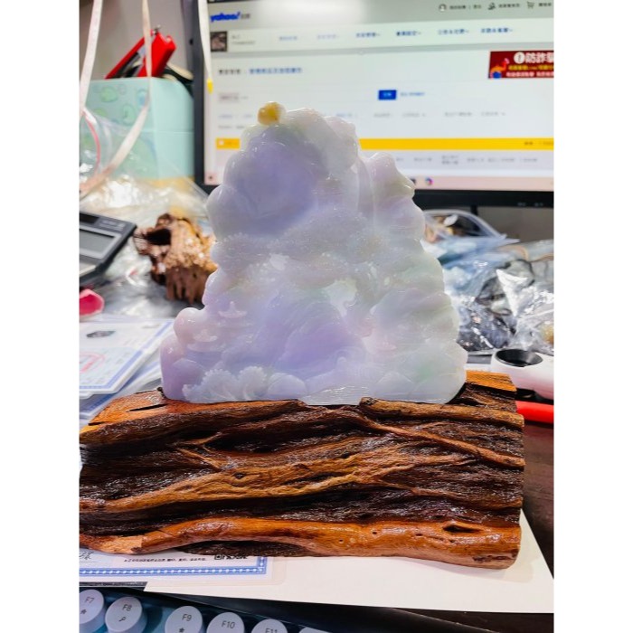 天然A貨緬甸玉 水潤亮春彩俏金手工雕滿園春色翡翠山水擺件 過底粉嫩紫綠滿色 金太陽高掛點綴-細節圖10