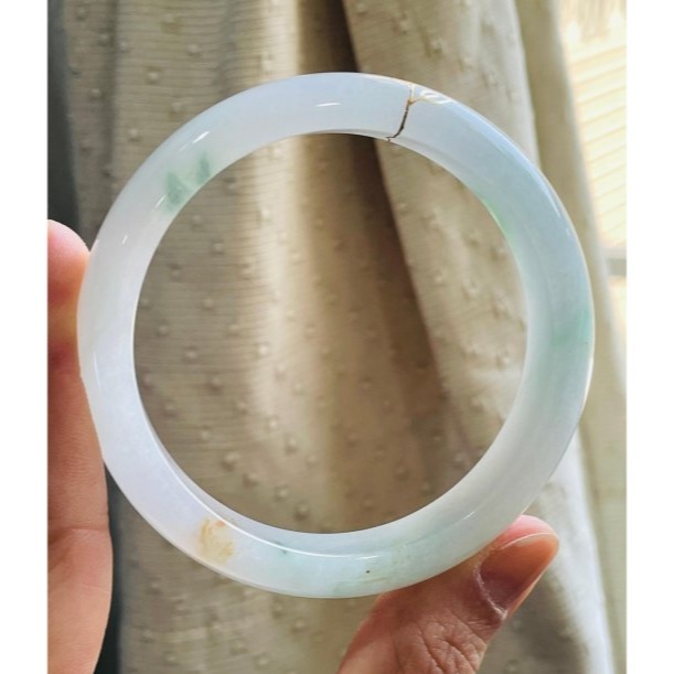 天然A貨緬甸玉 冰潤飄花藏金翡翠描金平安鐲58.3 19圍 底庄乾淨起冰帶膠 大抹綠花橘花點綴-細節圖3