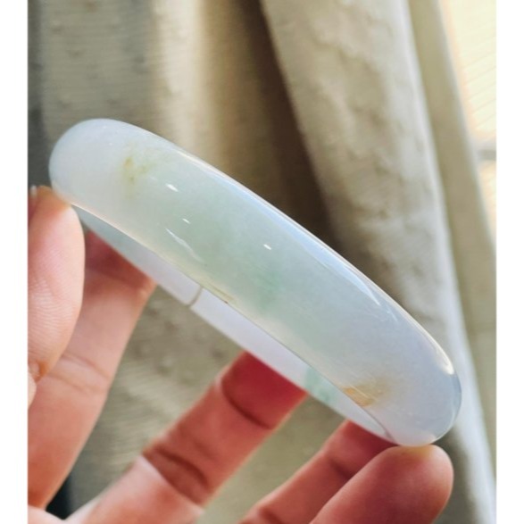 天然A貨緬甸玉 冰潤飄花藏金翡翠描金平安鐲58.3 19圍 底庄乾淨起冰帶膠 大抹綠花橘花點綴-細節圖7