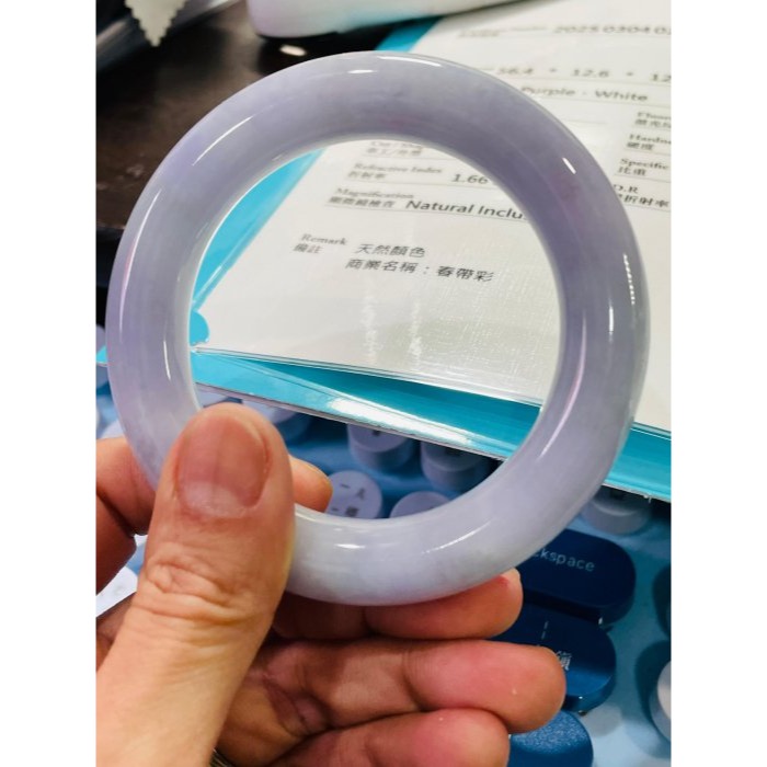天然A貨緬甸玉 細潤粉紫俏綠粗圓條翡翠圓骨鐲56.4 18.5圍 細肉粉嫩紫滿色  綠淡若隱若現 完美粗條不跑色 附台証-細節圖9