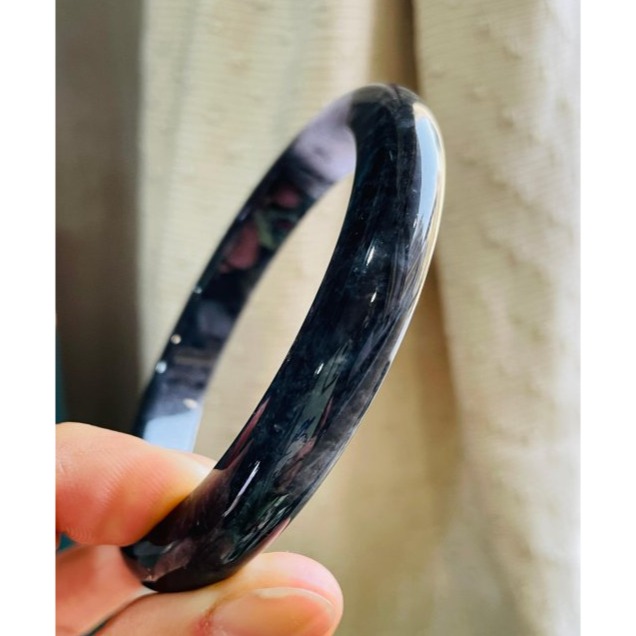 天然A貨緬甸玉 老烏骨雞紫細條翡翠平安鐲59.7 19.5圍 鏡面光烏雞 俏一抹冰烏紫 特色大圈口手鐲-細節圖6