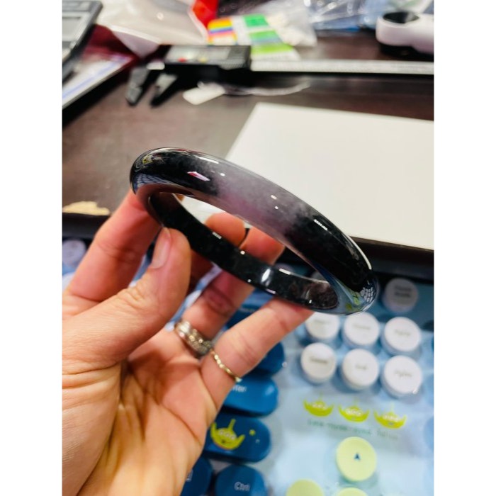 天然A貨緬甸玉 老烏骨雞紫細條翡翠平安鐲59.7 19.5圍 鏡面光烏雞 俏一抹冰烏紫 特色大圈口手鐲-細節圖10