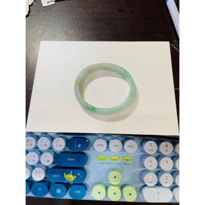 福利品~天然A貨緬甸玉 冰潤白底青灑金翡翠貴妃鐲51.5 16圍 透光細潤白綠分明 幾抹灑金點綴-細節圖10