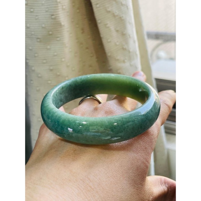 天然A貨緬甸玉 老坑菠菜綠輪胎寬條翡翠平安鐲59 19圍 冰膠滿底色 色勻稱鐲完美-細節圖7