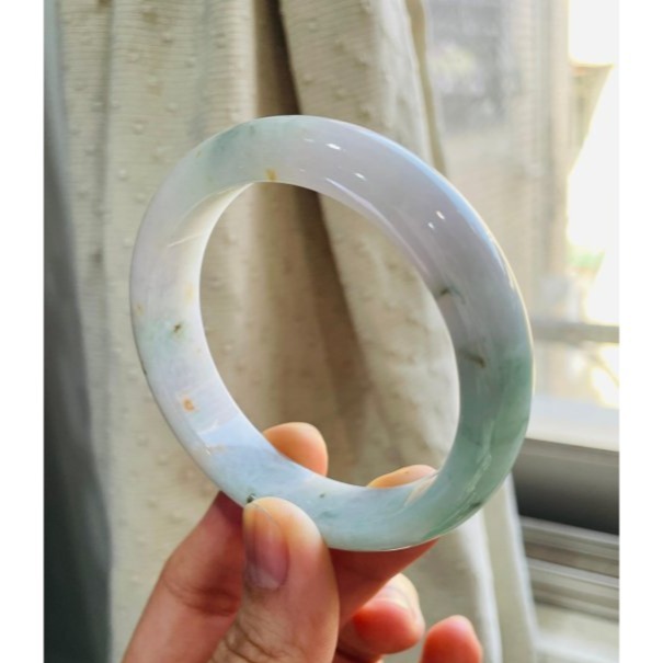 天然A貨緬甸玉 冰潤亮春彩桂花糕翡翠平安鐲55.5 18圍 甜甜粉嫩紫綠滿底色 點綴滿滿灑金小碎花 完美特色手鐲-細節圖2