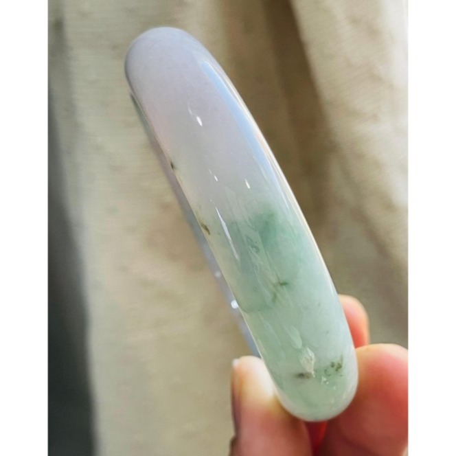 天然A貨緬甸玉 冰潤亮春彩桂花糕翡翠平安鐲55.5 18圍 甜甜粉嫩紫綠滿底色 點綴滿滿灑金小碎花 完美特色手鐲-細節圖5