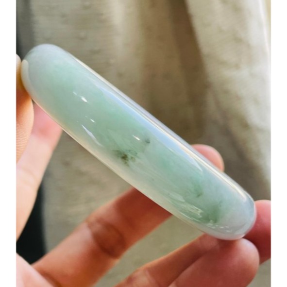 天然A貨緬甸玉 冰潤亮春彩桂花糕翡翠平安鐲55.5 18圍 甜甜粉嫩紫綠滿底色 點綴滿滿灑金小碎花 完美特色手鐲-細節圖6