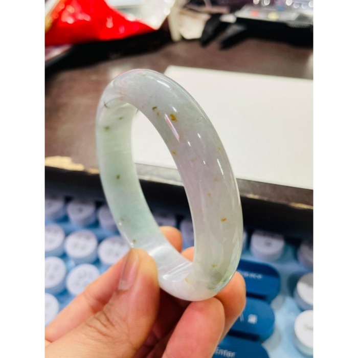 天然A貨緬甸玉 冰潤亮春彩桂花糕翡翠平安鐲55.5 18圍 甜甜粉嫩紫綠滿底色 點綴滿滿灑金小碎花 完美特色手鐲-細節圖11