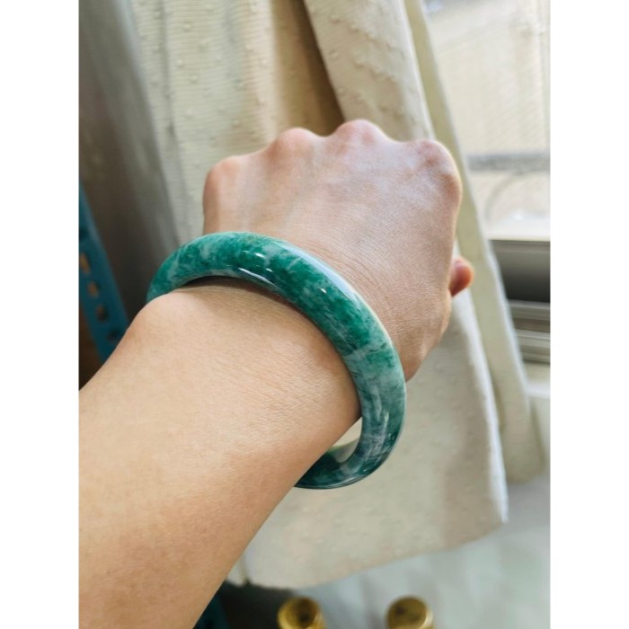 天然A貨緬甸玉 老坑花青正圈翡翠平安鐲58 19圍 起冰意境花紋 色正色滿 全透光老坑料 完整度99%-細節圖8