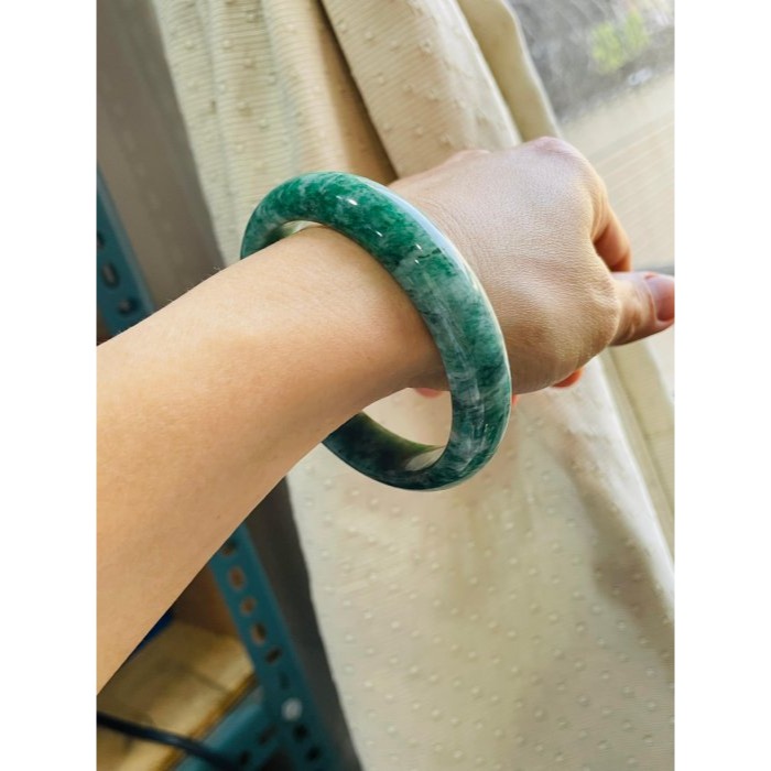 天然A貨緬甸玉 老坑花青正圈翡翠平安鐲58 19圍 起冰意境花紋 色正色滿 全透光老坑料 完整度99%-細節圖9