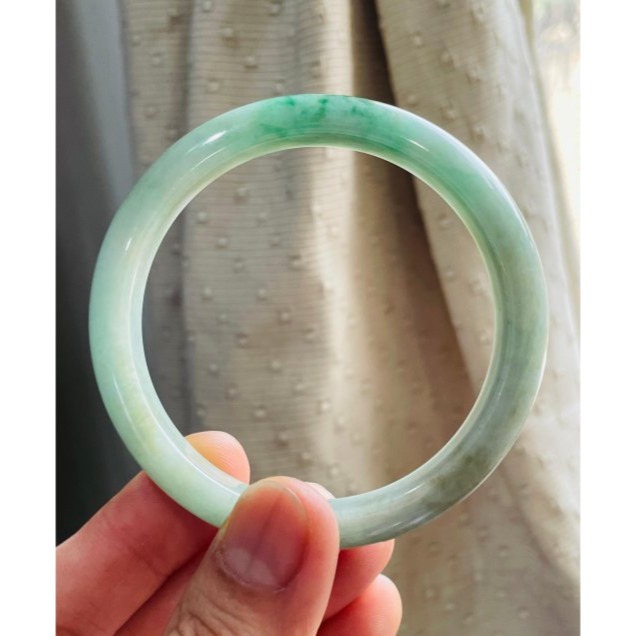 天然A貨緬甸玉 辣色白底青翡翠平安鐲54.9 18圍 帶無摳淺紋及色根紋 完美度90%-細節圖2