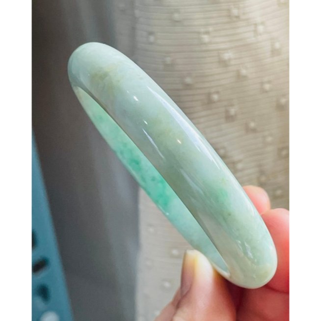 天然A貨緬甸玉 辣色白底青翡翠平安鐲54.9 18圍 帶無摳淺紋及色根紋 完美度90%-細節圖7