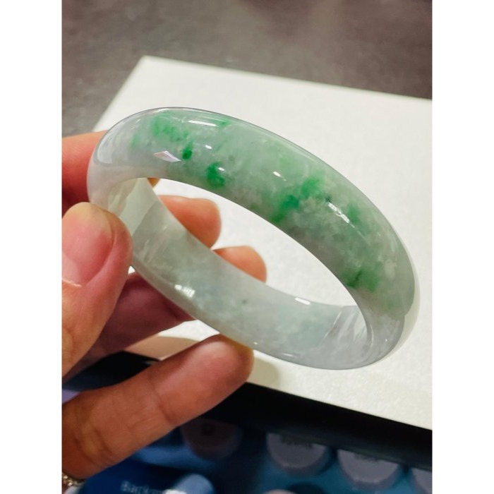 天然A貨緬甸玉 辣陽白底青寬版翡翠貴妃鐲52.8 16.5圍 帶棉 陽綠帶多色辣 完美鐲-細節圖11