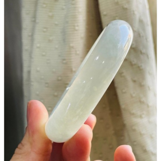 天然A貨緬甸玉 冰潤淡晴底色寬版翡翠平安鐲57 18.5圍 乾淨淡綠底色 色淡勻稱 厚條完美手鐲-細節圖6