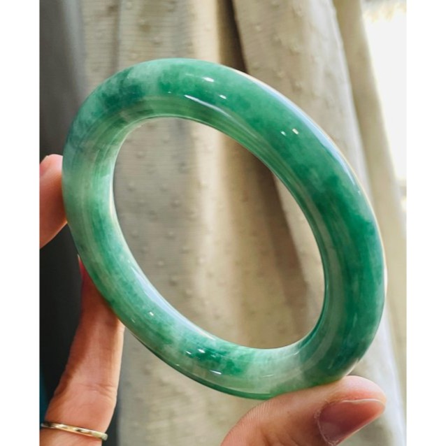 天然A貨緬甸玉 冰濃綠粗條翡翠圓骨鐲55.3 18圍 起冰濃郁正綠 貴氣滿綠手鐲 完美度95%  附台証-細節圖3