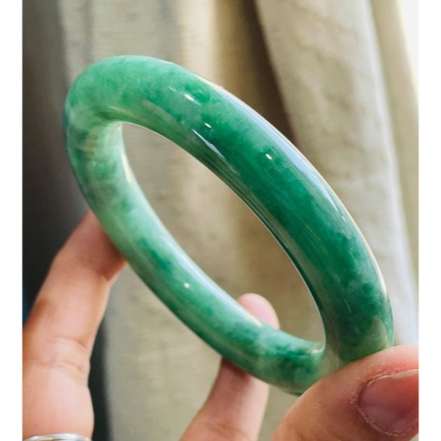 天然A貨緬甸玉 冰濃綠粗條翡翠圓骨鐲55.3 18圍 起冰濃郁正綠 貴氣滿綠手鐲 完美度95%  附台証-細節圖4
