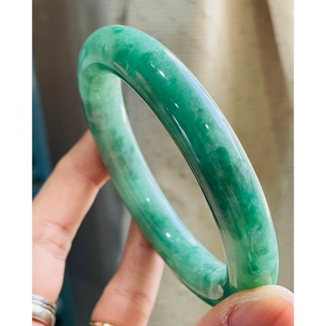 天然A貨緬甸玉 冰濃綠粗條翡翠圓骨鐲55.3 18圍 起冰濃郁正綠 貴氣滿綠手鐲 完美度95%  附台証-細節圖5