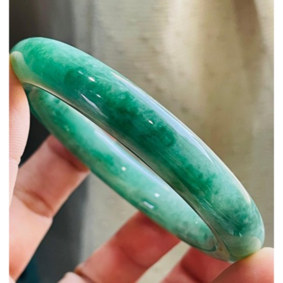 天然A貨緬甸玉 冰濃綠粗條翡翠圓骨鐲55.3 18圍 起冰濃郁正綠 貴氣滿綠手鐲 完美度95%  附台証-細節圖7