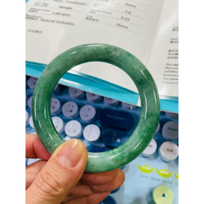天然A貨緬甸玉 冰濃綠粗條翡翠圓骨鐲55.3 18圍 起冰濃郁正綠 貴氣滿綠手鐲 完美度95%  附台証-細節圖10