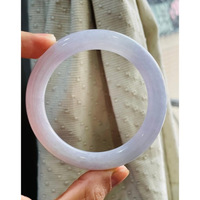 天然A貨緬甸玉 冰潤亮紫俏綠翡翠圓骨鐲55 18.5圍 透光滿色冰亮紫 帶看不見的綠 完美度95% 附台証-細節圖2