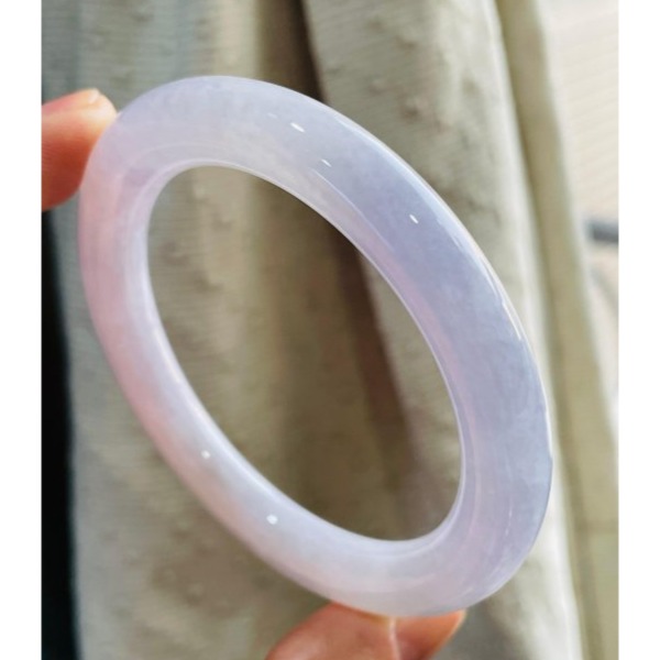 天然A貨緬甸玉 冰潤亮紫俏綠翡翠圓骨鐲55 18.5圍 透光滿色冰亮紫 帶看不見的綠 完美度95% 附台証-細節圖3