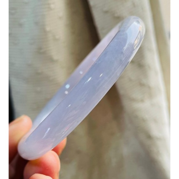 天然A貨緬甸玉 冰潤亮紫俏綠翡翠圓骨鐲55 18.5圍 透光滿色冰亮紫 帶看不見的綠 完美度95% 附台証-細節圖7