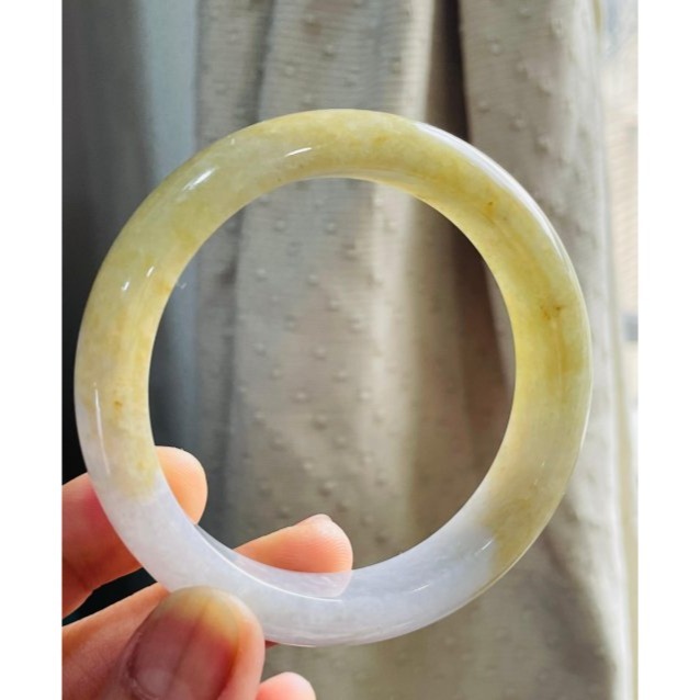 天然A貨緬甸玉 冰潤雪梨黃半山水色翡翠平安鐲56.4 18.5圍 起冰天然過底梨黃 帶半截白冰 色鮮亮完美手鐲-細節圖2