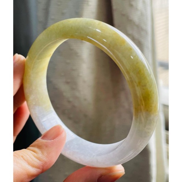 天然A貨緬甸玉 冰潤雪梨黃半山水色翡翠平安鐲56.4 18.5圍 起冰天然過底梨黃 帶半截白冰 色鮮亮完美手鐲-細節圖3