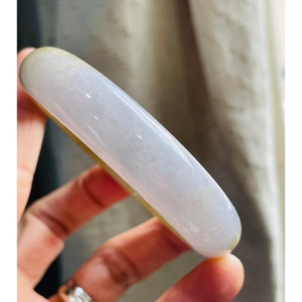 天然A貨緬甸玉 冰潤雪梨黃半山水色翡翠平安鐲56.4 18.5圍 起冰天然過底梨黃 帶半截白冰 色鮮亮完美手鐲-細節圖6