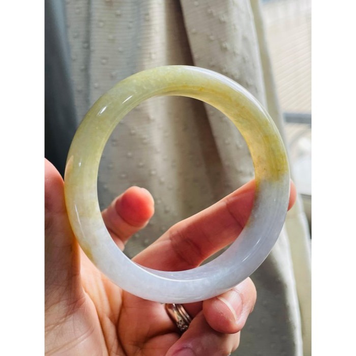 天然A貨緬甸玉 冰潤雪梨黃半山水色翡翠平安鐲56.4 18.5圍 起冰天然過底梨黃 帶半截白冰 色鮮亮完美手鐲-細節圖7