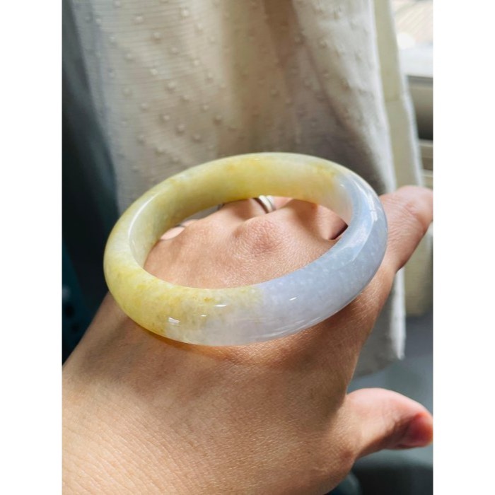 天然A貨緬甸玉 冰潤雪梨黃半山水色翡翠平安鐲56.4 18.5圍 起冰天然過底梨黃 帶半截白冰 色鮮亮完美手鐲-細節圖8