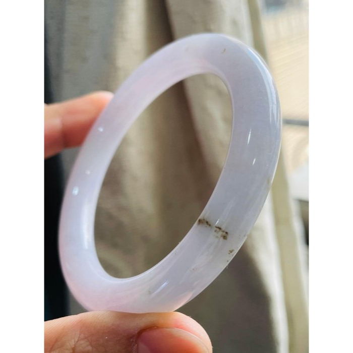 天然A貨緬甸玉 細潤櫻花紫翡翠圓骨鐲58 19圍 整圈勻稱滿色淡粉紫 一處帶黃沁點 95%完美度-細節圖4
