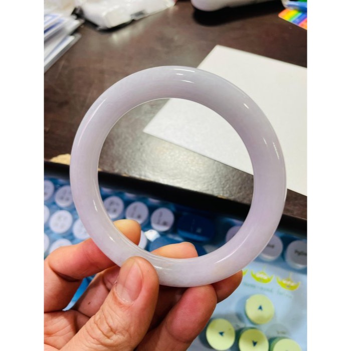 天然A貨緬甸玉 細潤櫻花紫翡翠圓骨鐲58 19圍 整圈勻稱滿色淡粉紫 一處帶黃沁點 95%完美度-細節圖9