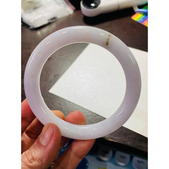 天然A貨緬甸玉 細潤櫻花紫翡翠圓骨鐲58 19圍 整圈勻稱滿色淡粉紫 一處帶黃沁點 95%完美度-細節圖10