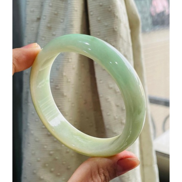 天然A貨緬甸玉 芙蓉種 辣色黃加綠寬版翡翠平安鐲58.4 19圍 整圈黃綠過渡底色 大抹陽綠絲搶眼 完美99% 附台證-細節圖4