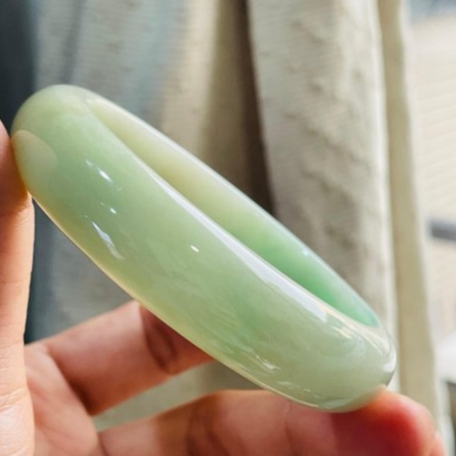 天然A貨緬甸玉 芙蓉種 辣色黃加綠寬版翡翠平安鐲58.4 19圍 整圈黃綠過渡底色 大抹陽綠絲搶眼 完美99% 附台證-細節圖7