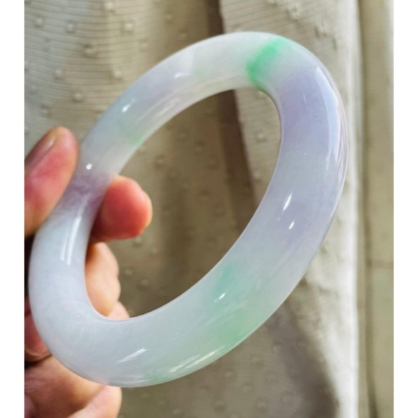 天然A貨緬甸玉 冰潤淡春彩粗條翡翠圓骨鐲56.4 18.5圍 12咪骨徑 粉紫粉白底色 幾抹辣陽綠增色 附台証-細節圖3