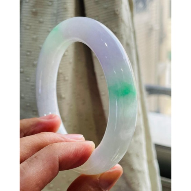 天然A貨緬甸玉 冰潤淡春彩粗條翡翠圓骨鐲56.4 18.5圍 12咪骨徑 粉紫粉白底色 幾抹辣陽綠增色 附台証-細節圖5